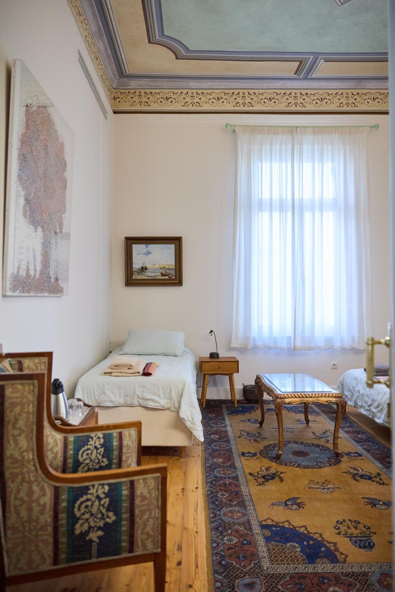 1906 Citygarden Chios Town